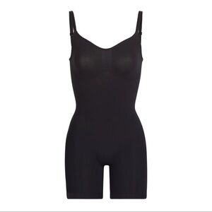 NWOT SKIMS Sculpting Mid Thigh Bodysuit
